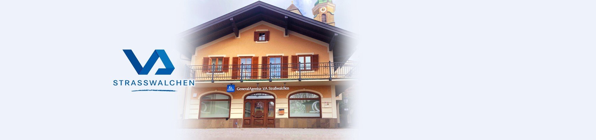 Der Eingang des Gebäudes der UNIQA Generalagentur ​Strasswalchen